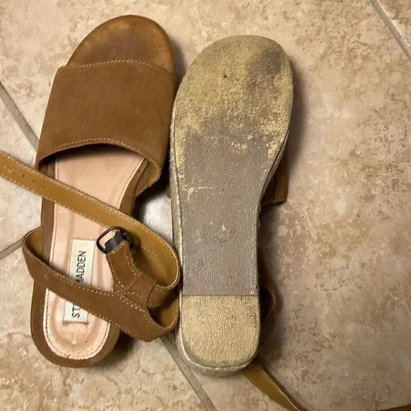 Tan suede Wedge sandals - Picture 3 of 3